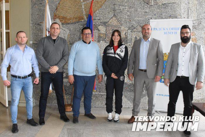 NASLOVNA-34-700×469